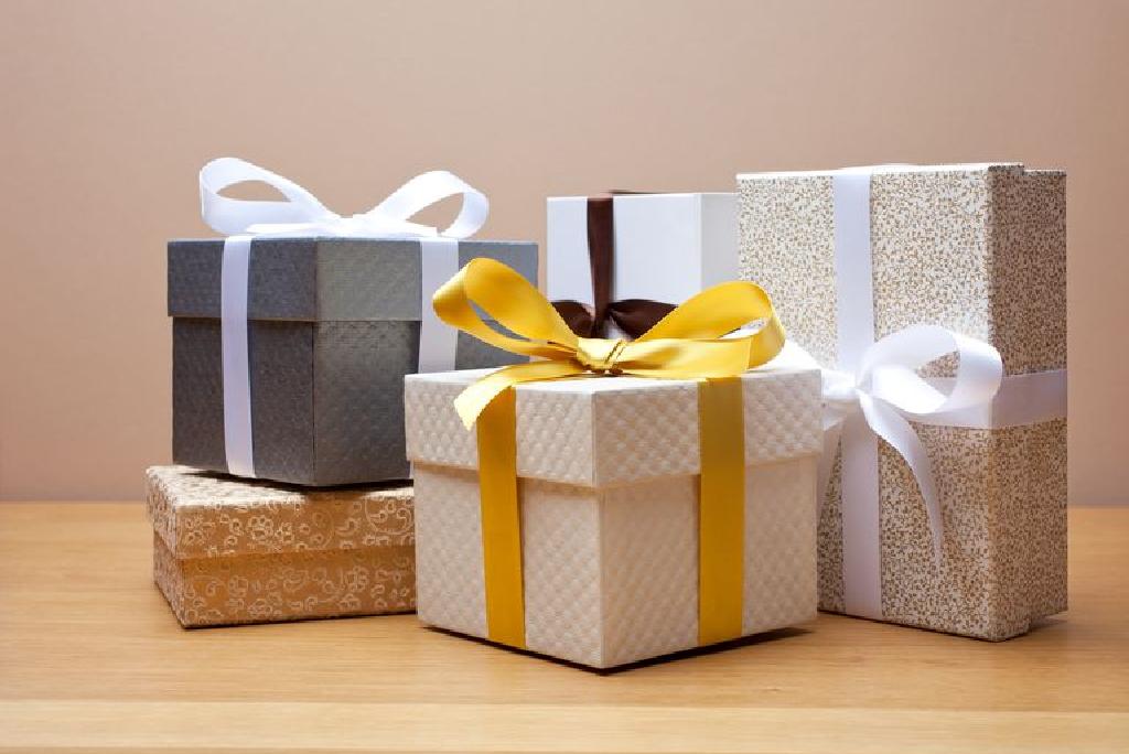 packaging gift boxes