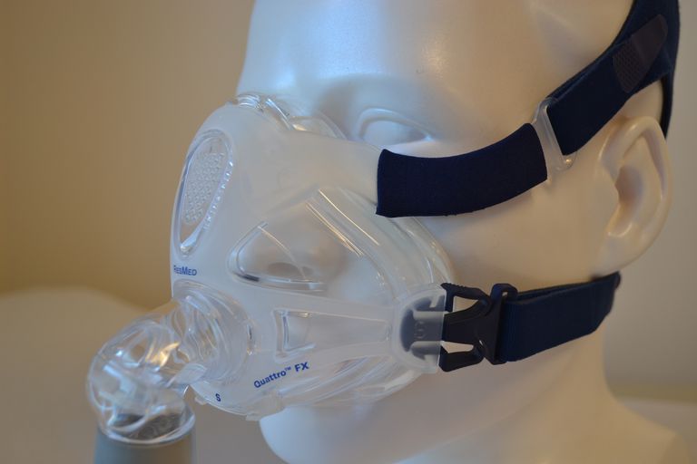 Păstrați masca CPAP Curățați și înlocuiți-o în mod regulat poate ajuta la evitarea Bad Mirosi