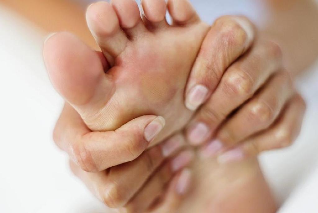 ubadanje bolove u zglobovima i stopalima)